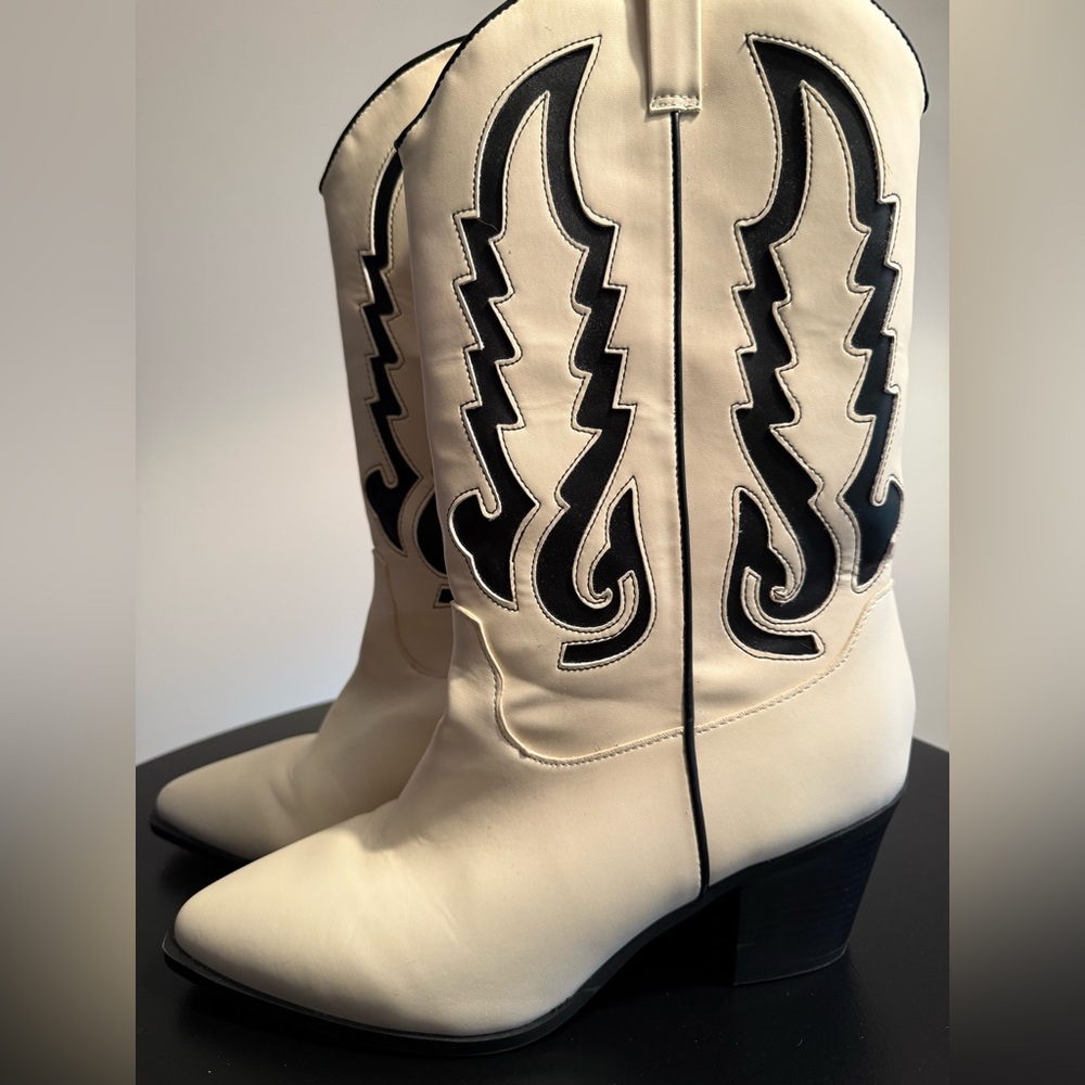 Altar’d state cream with black cowgirl boot. Women’s size 10.  Brand New